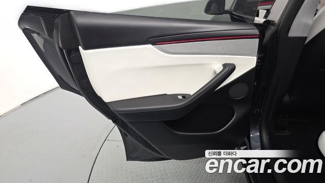 Tesla Model Y Long Range AWD 2025 — фото 25