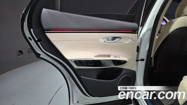 Genesis GV70 2.5T Gasoline AWD 2025 — фото 25