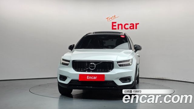 Volvo XC40 B4 R-Design 2021 — фото 3