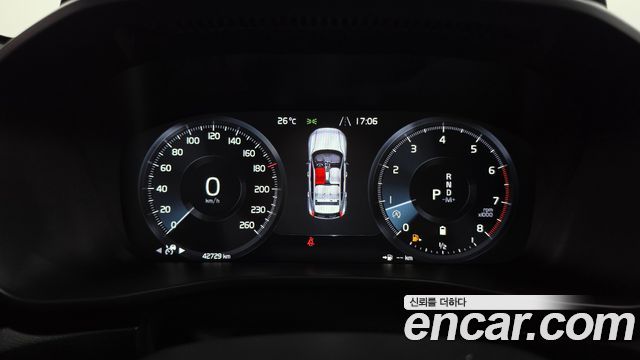 Volvo XC40 B4 R-Design 2021 — фото 8