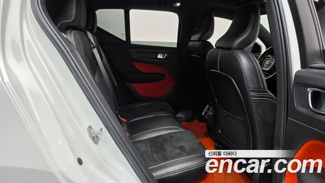 Volvo XC40 B4 R-Design 2021 — фото 11