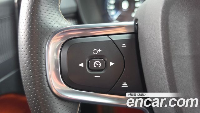 Volvo XC40 B4 R-Design 2021 — фото 16