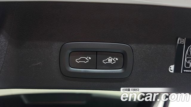 Volvo XC40 B4 R-Design 2021 — фото 18