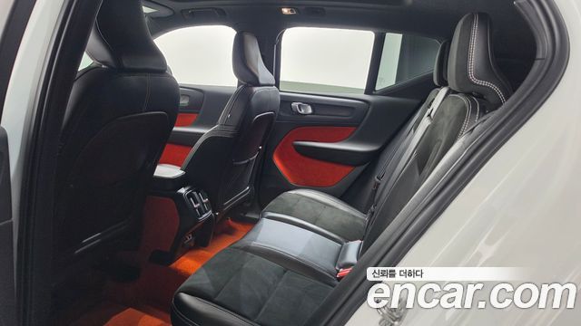 Volvo XC40 B4 R-Design 2021 — фото 20