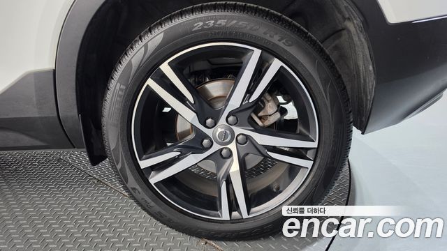 Volvo XC40 B4 R-Design 2021 — фото 21