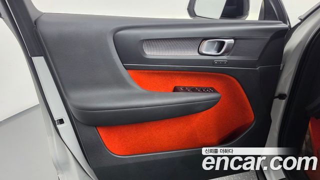 Volvo XC40 B4 R-Design 2021 — фото 24