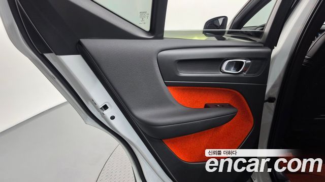Volvo XC40 B4 R-Design 2021 — фото 25