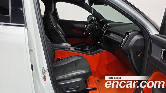Volvo XC40 B4 R-Design 2021 — фото 26