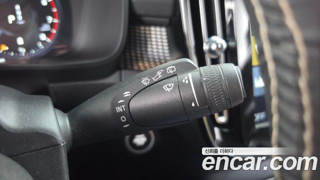 Volvo XC40 B4 R-Design 2021 — фото 30