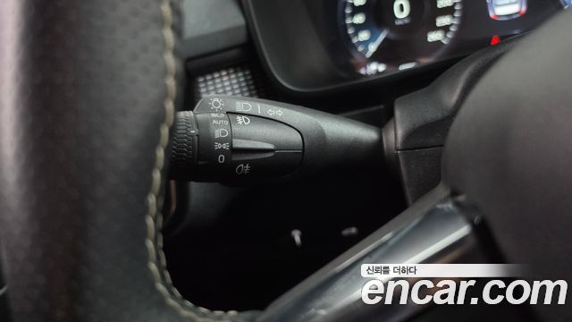 Volvo XC40 B4 R-Design 2021 — фото 34