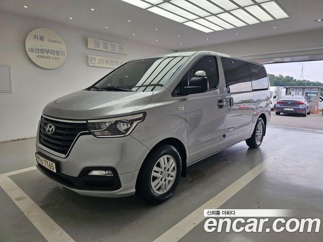 Hyundai Grand Starex Van 3-Seater Smart