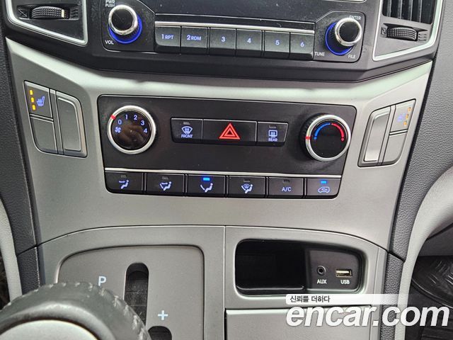 Hyundai Grand Starex Van 3-Seater Smart 2021 — фото 17