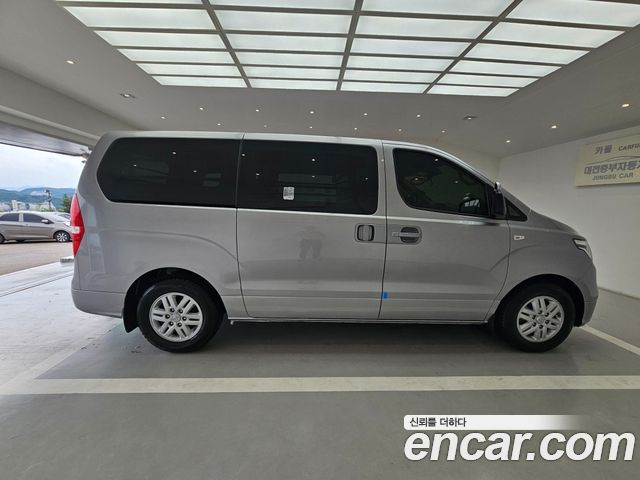 Hyundai Grand Starex Van 3-Seater Smart 2021 — фото 23