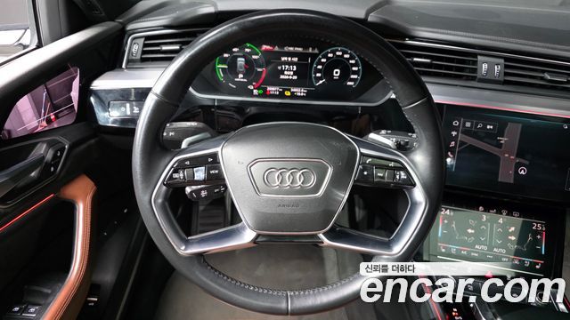 Audi e-tron 55 Quattro 2020 — фото 17