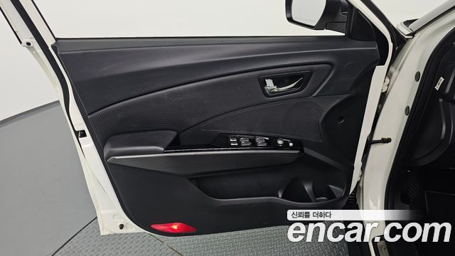 KG Mobility (SsangYong) Tivoli LX 2WD 2017 — фото 30