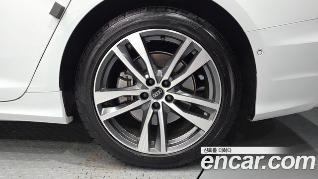 Audi A6 (C8) 45 TFSI Quattro Premium 2022 — фото 27