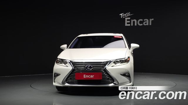 Lexus ES300h Supreme XV60 2017 — фото 3