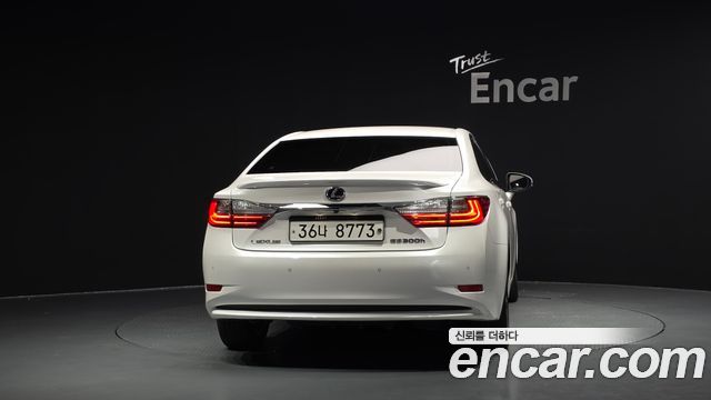 Lexus ES300h Supreme XV60 2017 — фото 4