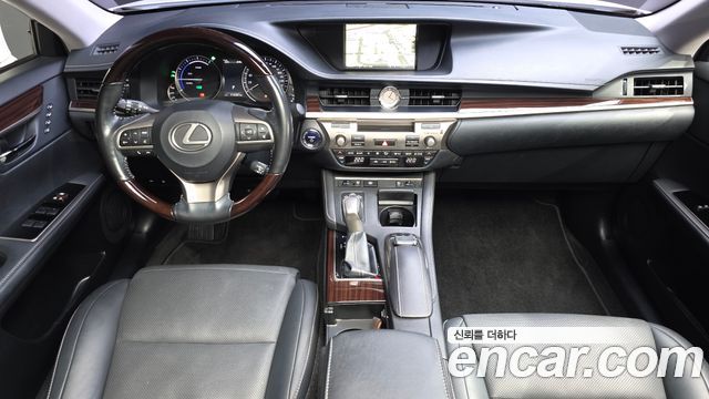 Lexus ES300h Supreme XV60 2017 — фото 7