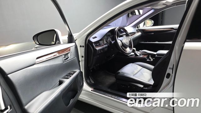 Lexus ES300h Supreme XV60 2017 — фото 10