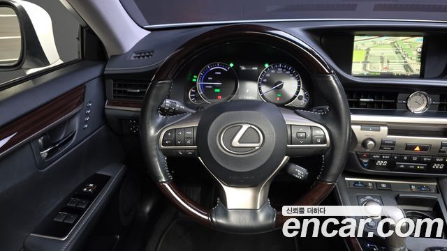 Lexus ES300h Supreme XV60 2017 — фото 13