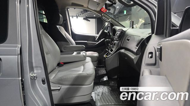 Hyundai Grand Starex Van 3-Seater Smart 2021 — фото 26