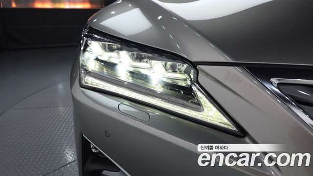Lexus RX450h (IV) Executive 2019 — фото 22
