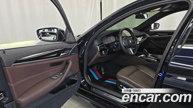 BMW 5 Series (G30) 530i M Sport Package 2023 — фото 10