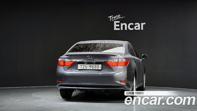 Lexus ES300h Supreme XV60 2014 — фото 4