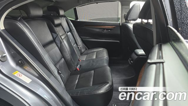 Lexus ES300h Supreme XV60 2014 — фото 11