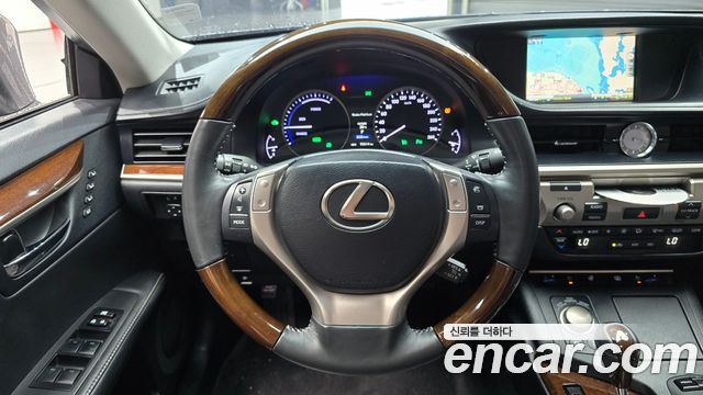 Lexus ES300h Supreme XV60 2014 — фото 13