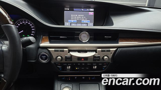 Lexus ES300h Supreme XV60 2014 — фото 14