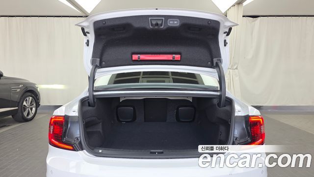 Volvo S90 B6 AWD Ultimate Bright 2023 — фото 20