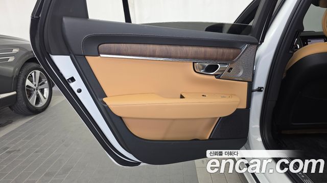 Volvo S90 B6 AWD Ultimate Bright 2023 — фото 25