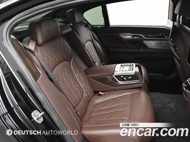 BMW 7 Series (G11) 730Ld xDrive Design Pure Excellence 2022 — фото 16