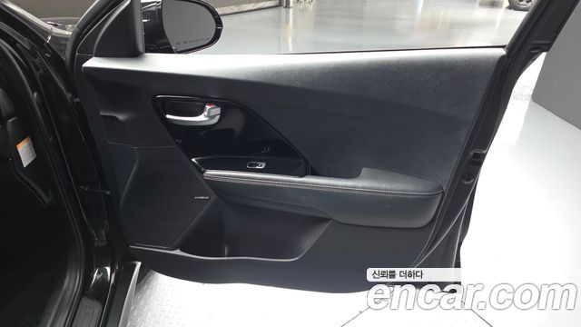 Kia Niro EV Prestige 2020 — фото 24