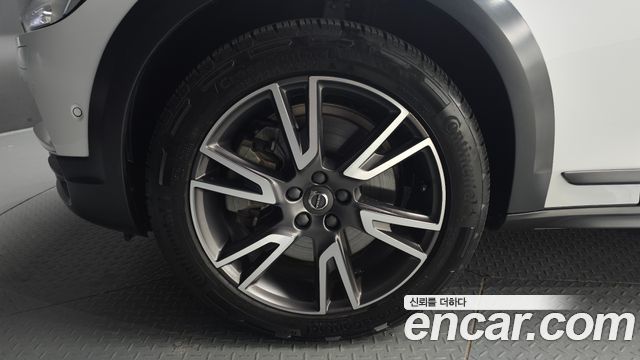 Volvo V90 Cross Country D5 PRO AWD 2018 — фото 5