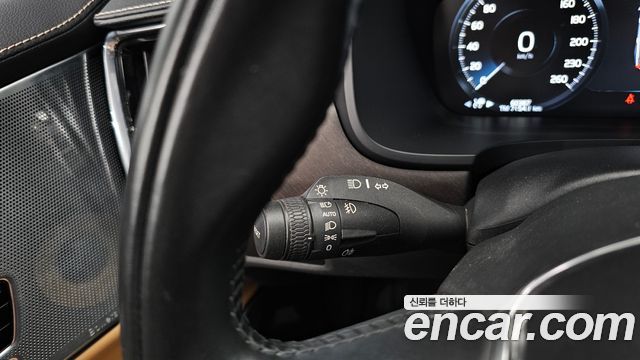 Volvo V90 Cross Country D5 PRO AWD 2018 — фото 40