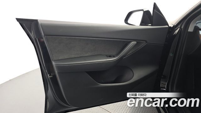 Tesla Model Y Standard Range RWD 2021 — фото 30