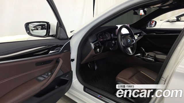 BMW 5 Series (G30) 530i xDrive M Sport Package 2022 — фото 10