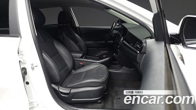 Kia Niro EV Prestige 2022 — фото 11