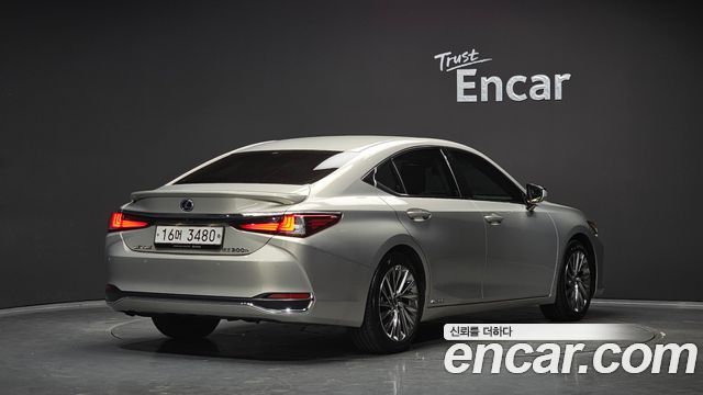 Lexus ES300h (VII) Executive 2019 — фото 2