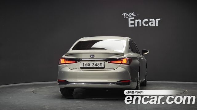 Lexus ES300h (VII) Executive 2019 — фото 4