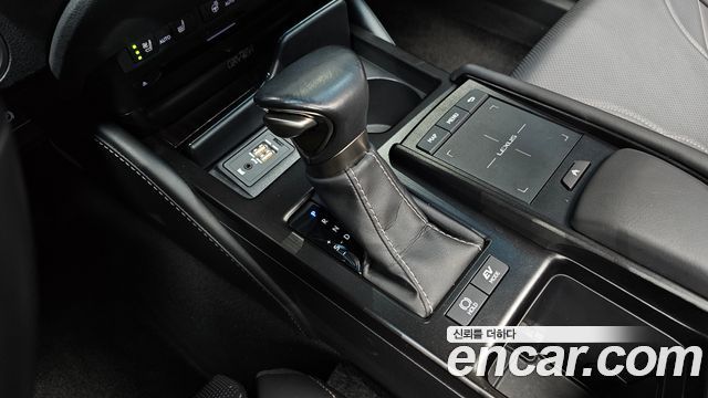 Lexus ES300h (VII) Executive 2019 — фото 9