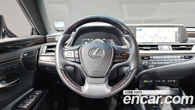 Lexus ES300h (VII) Executive 2019 — фото 13
