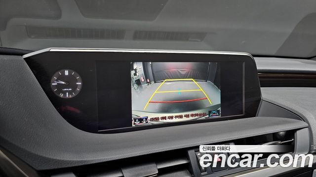 Lexus ES300h (VII) Executive 2019 — фото 15