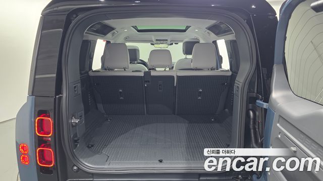 Land Rover Defender (L663) 110 P300 X-Dynamic SE 2025 — фото 10