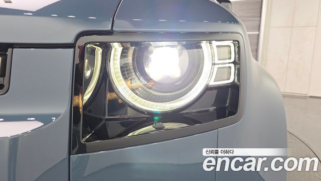 Land Rover Defender (L663) 110 P300 X-Dynamic SE 2025 — фото 17