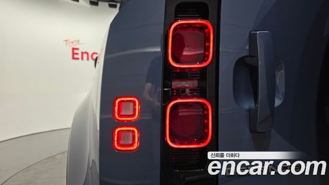 Land Rover Defender (L663) 110 P300 X-Dynamic SE 2025 — фото 19