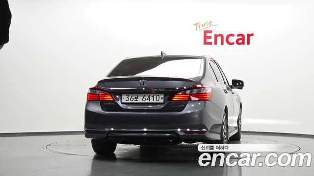 Honda Accord 2.0 Hybrid 9th 2017 — фото 4